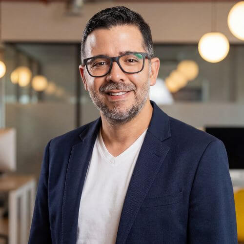 Retrato profesional de Gabriel Patrizzi, consultor de marca personal y visibilidad ejecutiva, especialista en posicionamiento para directivos y ejecutivos